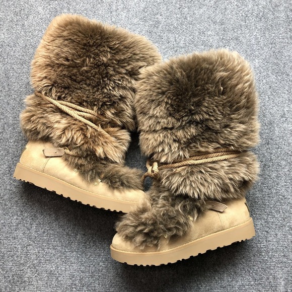 UGG Shoes - Y2K UGG Classic Posh Short Fur Pull-on Boots Beachwood Long Sheepskin Size 9